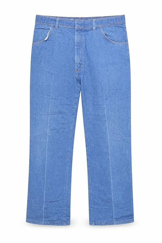 Front view of Wrangler Women's Blue Straight Leg Denim Jeans, size 40, Regular