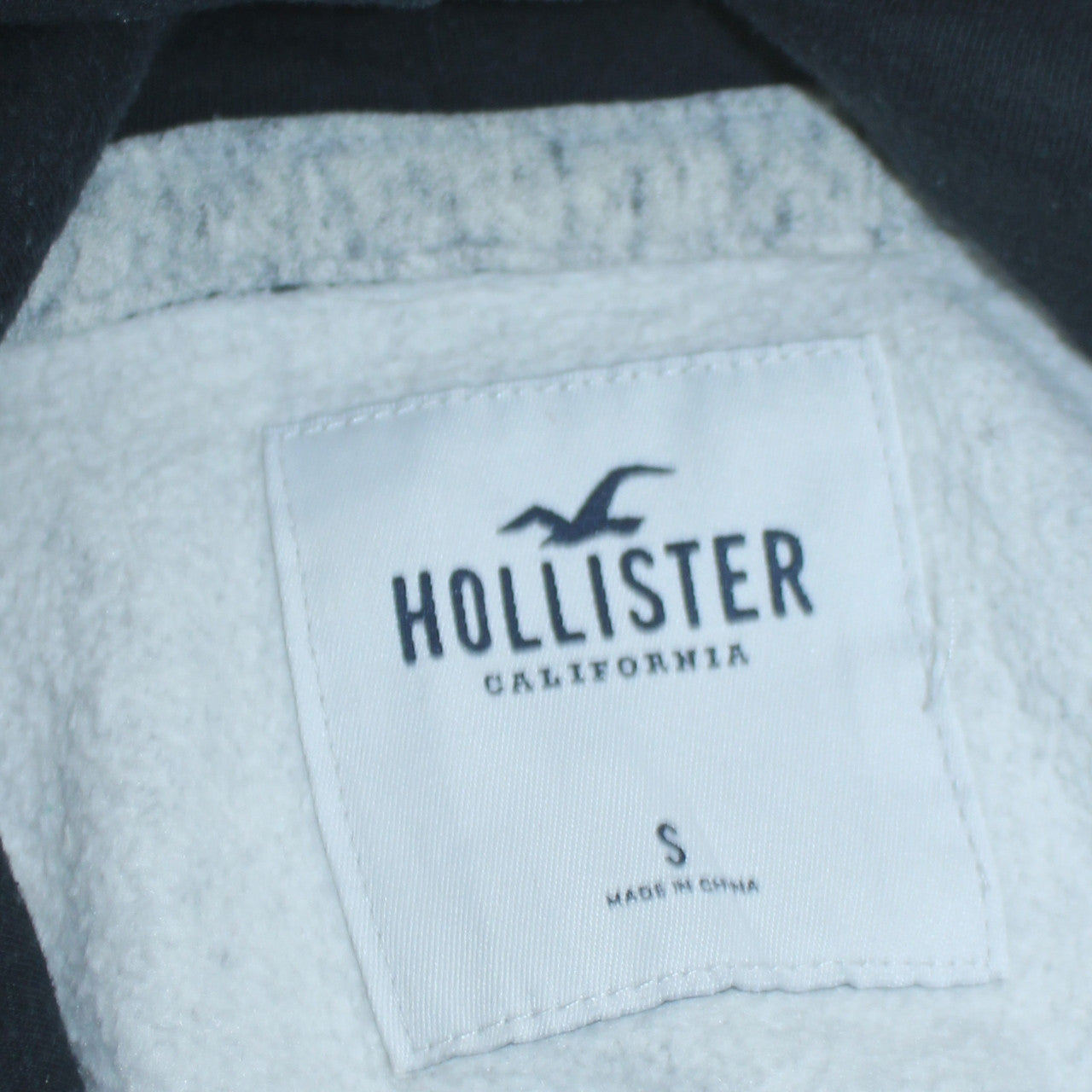 Hollister Men's Grey Pullover Hoodie Small Logo Fleece Sweatshirt
