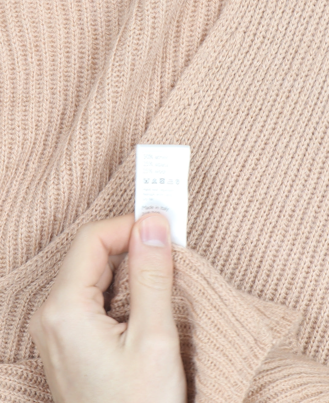 Modern Rarity Women’s Beige Wool Alpaca V-Neck Jumper M