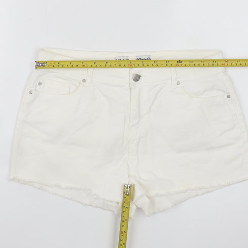 Denim Co. Women's White Size 10 Cut-Off Cotton Shorts
