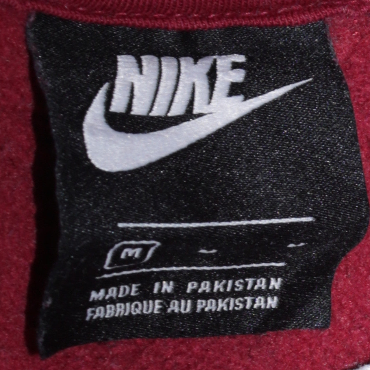 Nike Men’s Red Pullover Hoodie M Regular Fit Sportswear
