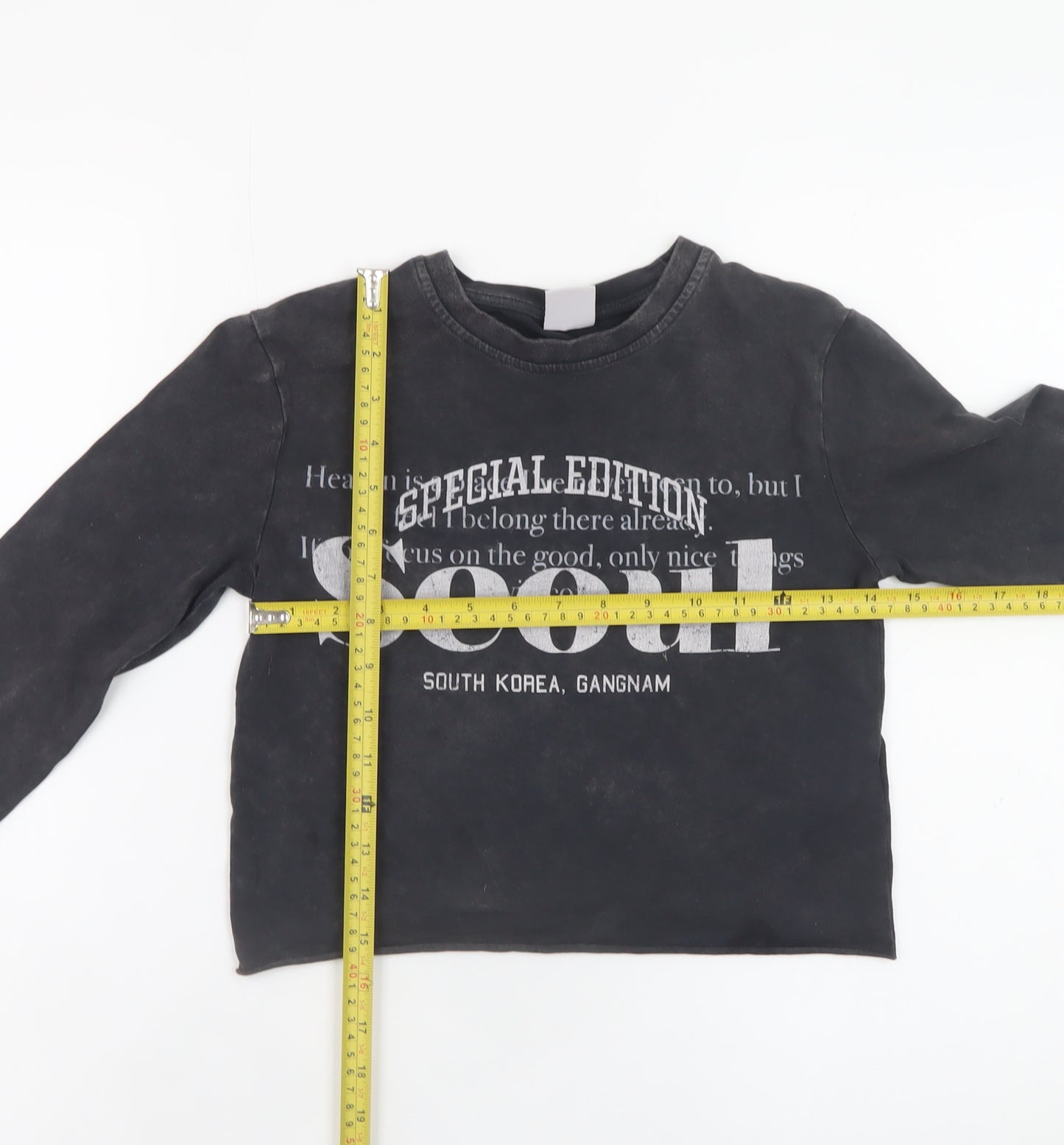Bershka Women Black Cropped Long Sleeve Seoul Graphic T-Shirt Size S