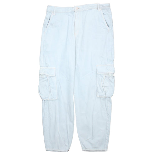 Levi's Women's Light Blue Cargo Jeans Size 31 Relaxed Fit