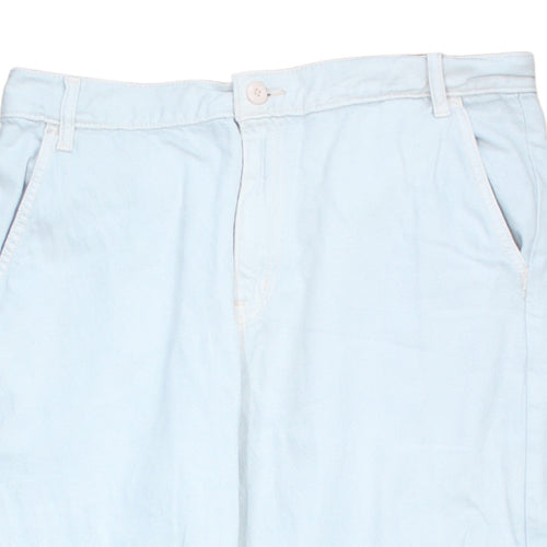 Levi's Women's Light Blue Cargo Jeans Size 31 Relaxed Fit