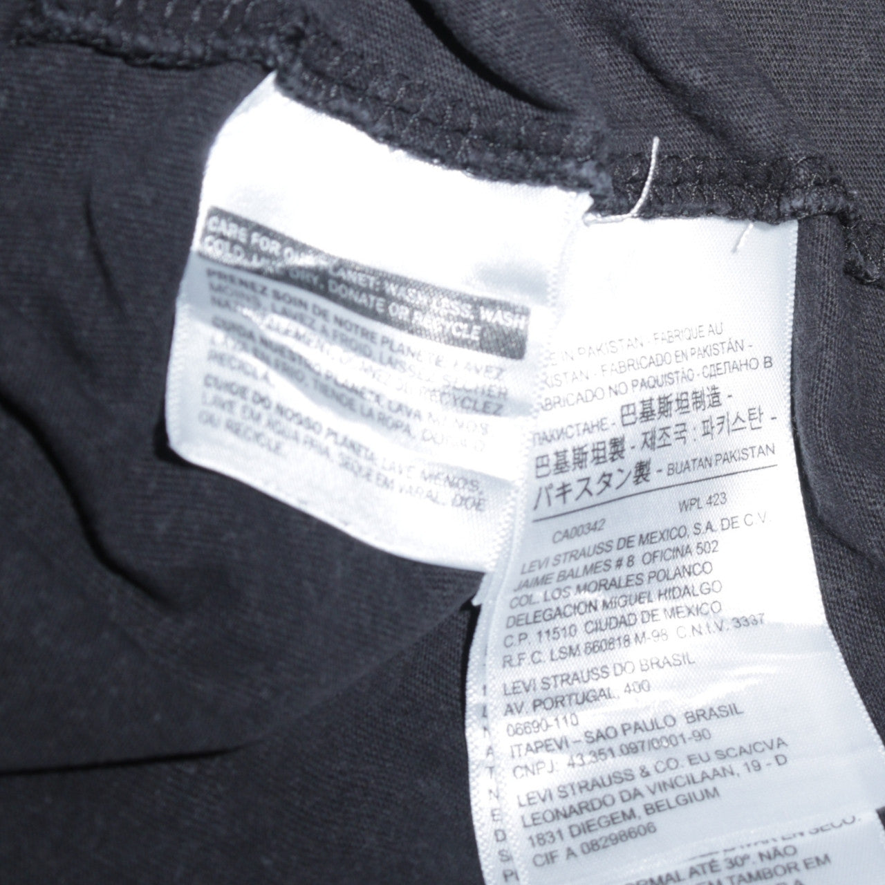Levi's Men's Black V-Neck Regular Fit Cotton T-Shirt Size M