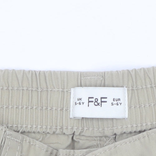 F&F Girls Beige Cargo Shorts 5-6 Years 100% Cotton Elastic Waist Pockets