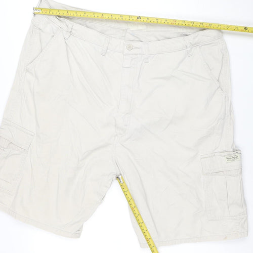 Wrangler Men's Beige Cargo Shorts Size 44 Cotton Casual