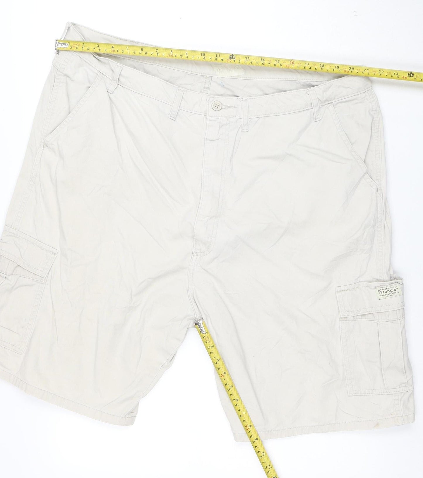 Wrangler Men's Beige Cargo Shorts Size 44 Cotton Casual