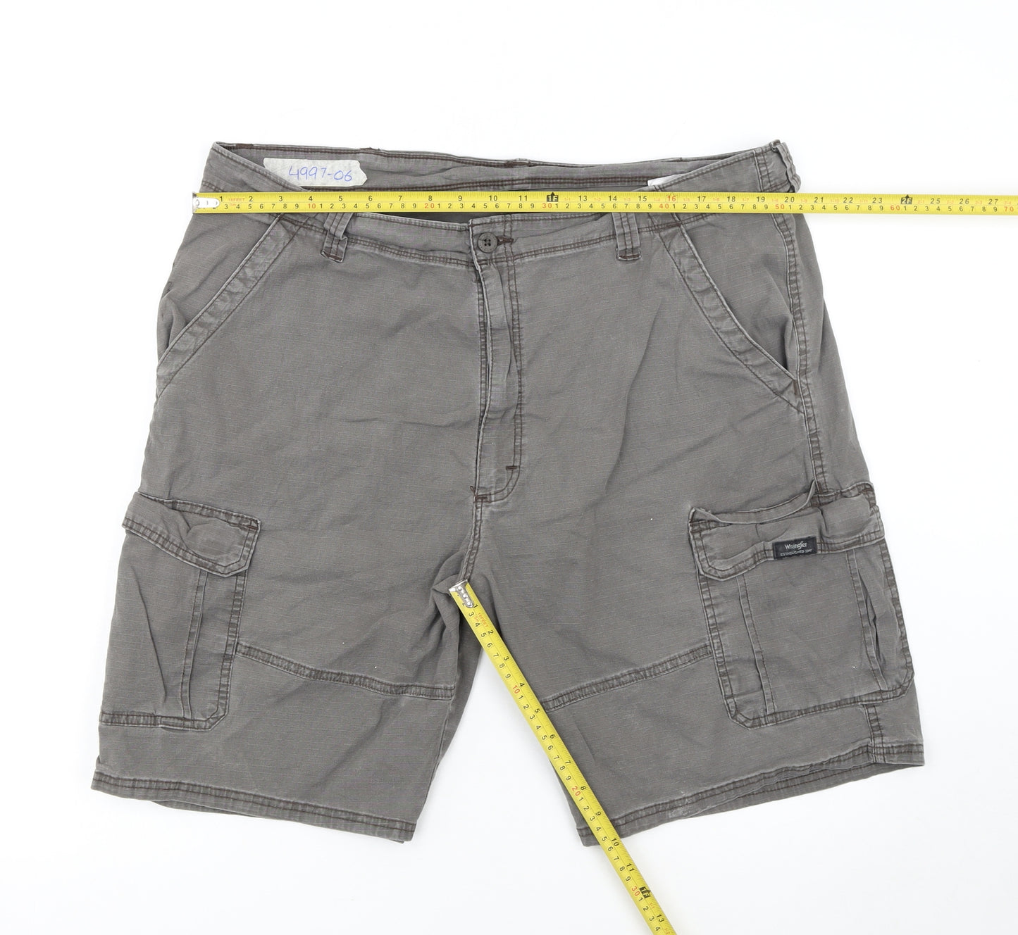 Wrangler Men's Grey Cargo Shorts Size 42 Regular Fit Cotton Blend