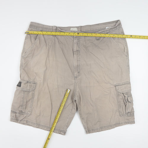 Wrangler Men's Beige Cargo Shorts Size 42 Regular Cotton Workwear