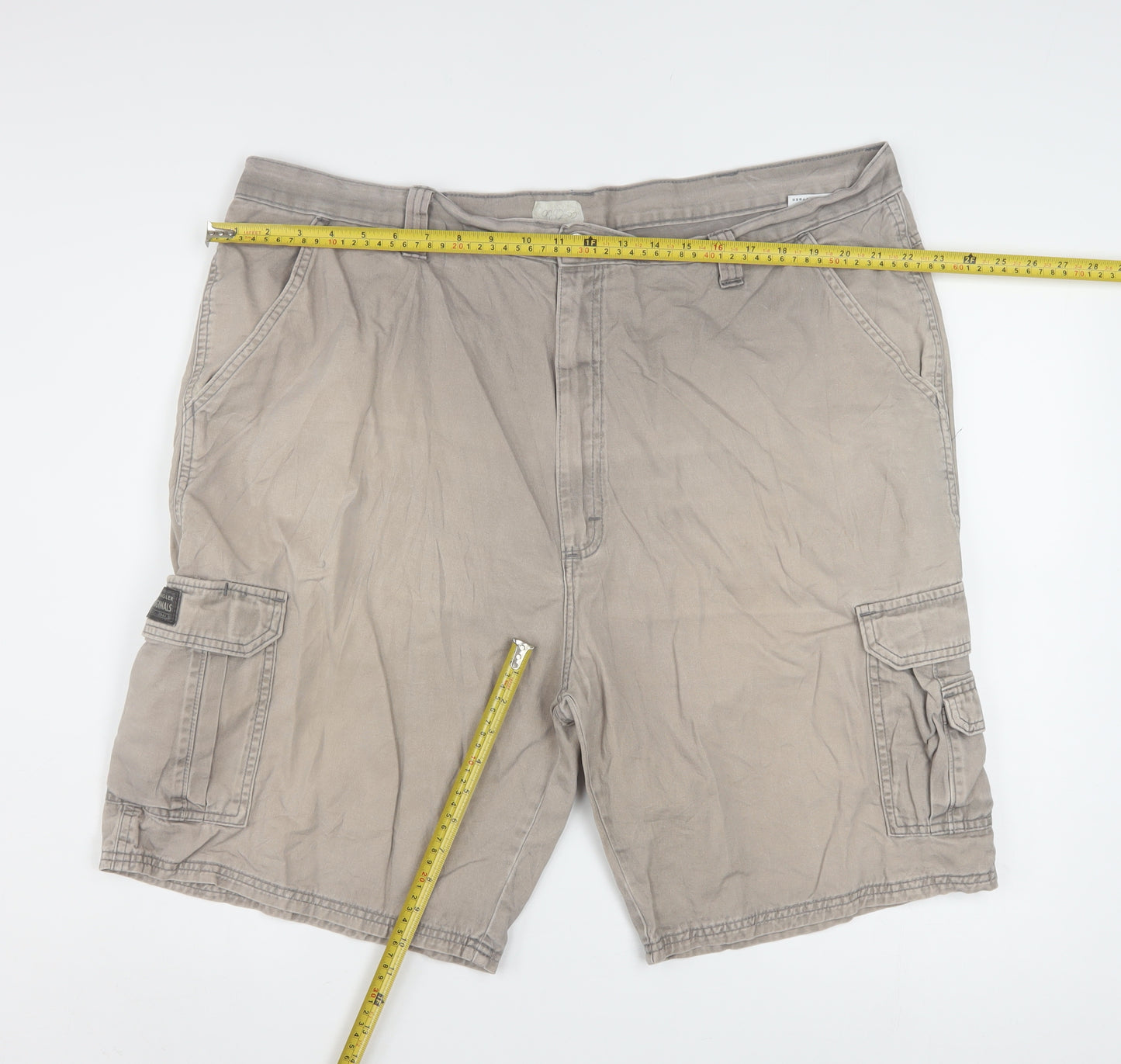 Wrangler Men's Beige Cargo Shorts Size 42 Regular Cotton Workwear