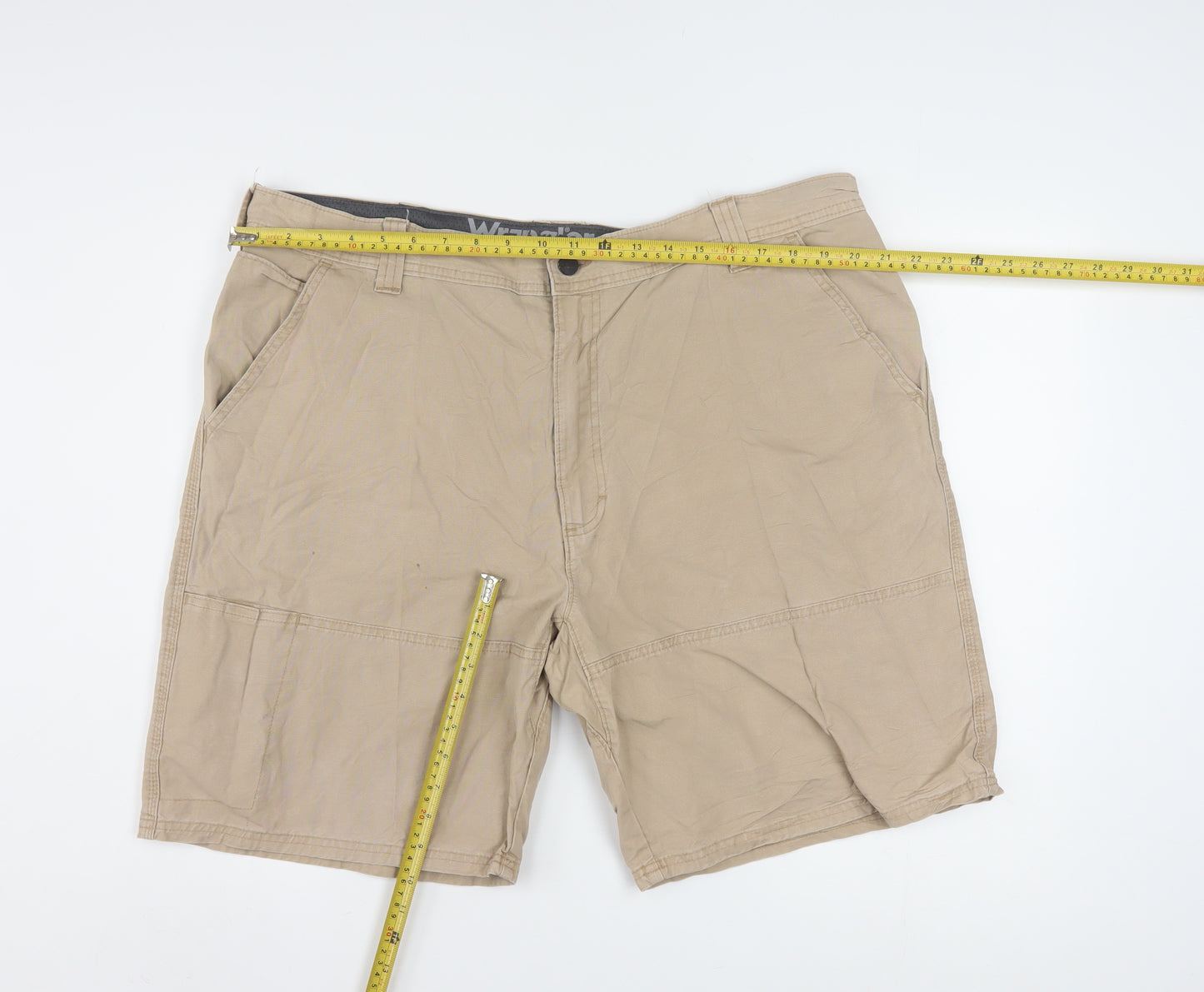 Wrangler Men's Beige Outdoor Cargo Shorts Size 40 Cotton Blend