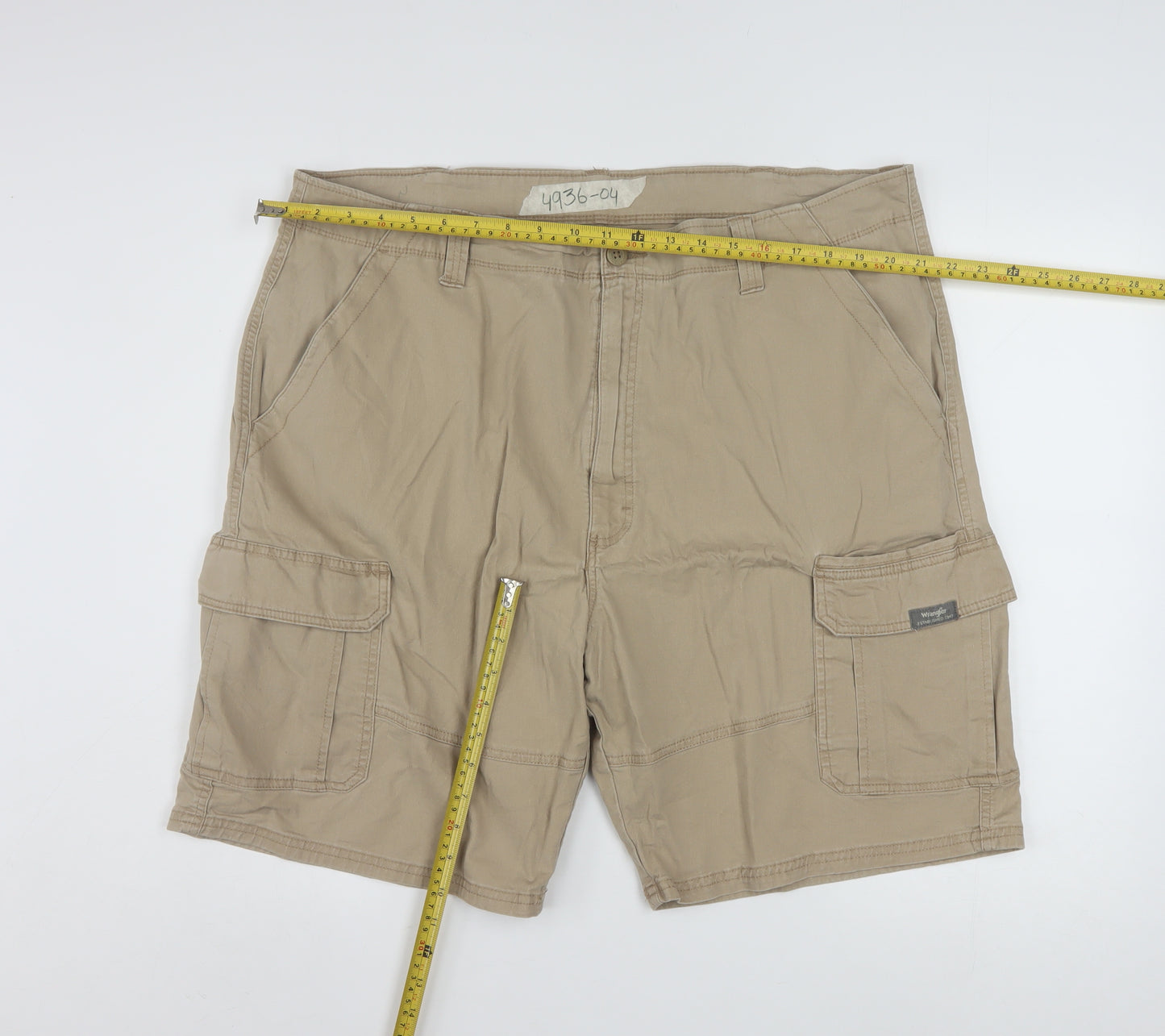 Wrangler Men Beige Cargo Shorts 42 in Regular Fit Cotton Blend