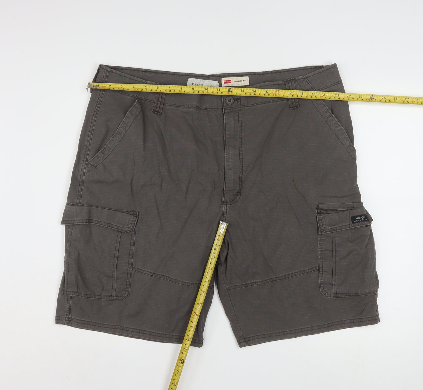 Wrangler Men Grey Cargo Shorts Size 42 Relaxed Fit Cotton Blend