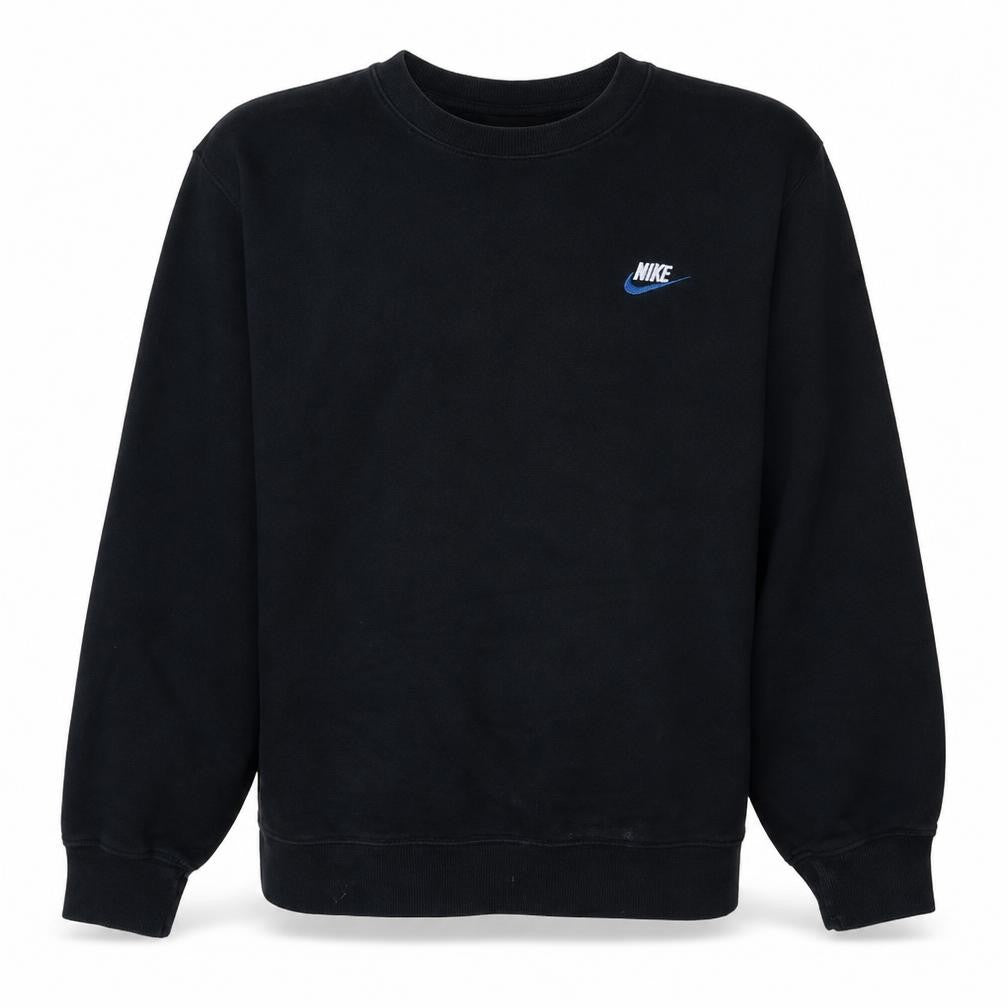 Front view of Nike men’s black medium crew neck pullover sweatshirt