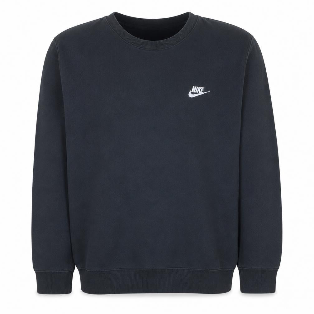 Front view of Nike Men's Black Pullover Fleece Sweatshirt M Regular Fit