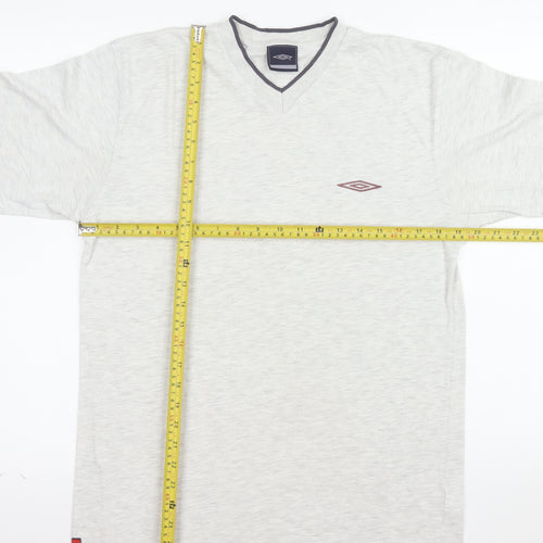 Umbro Men's Grey V-Neck Short Sleeve T-Shirt Size S Classic Fit