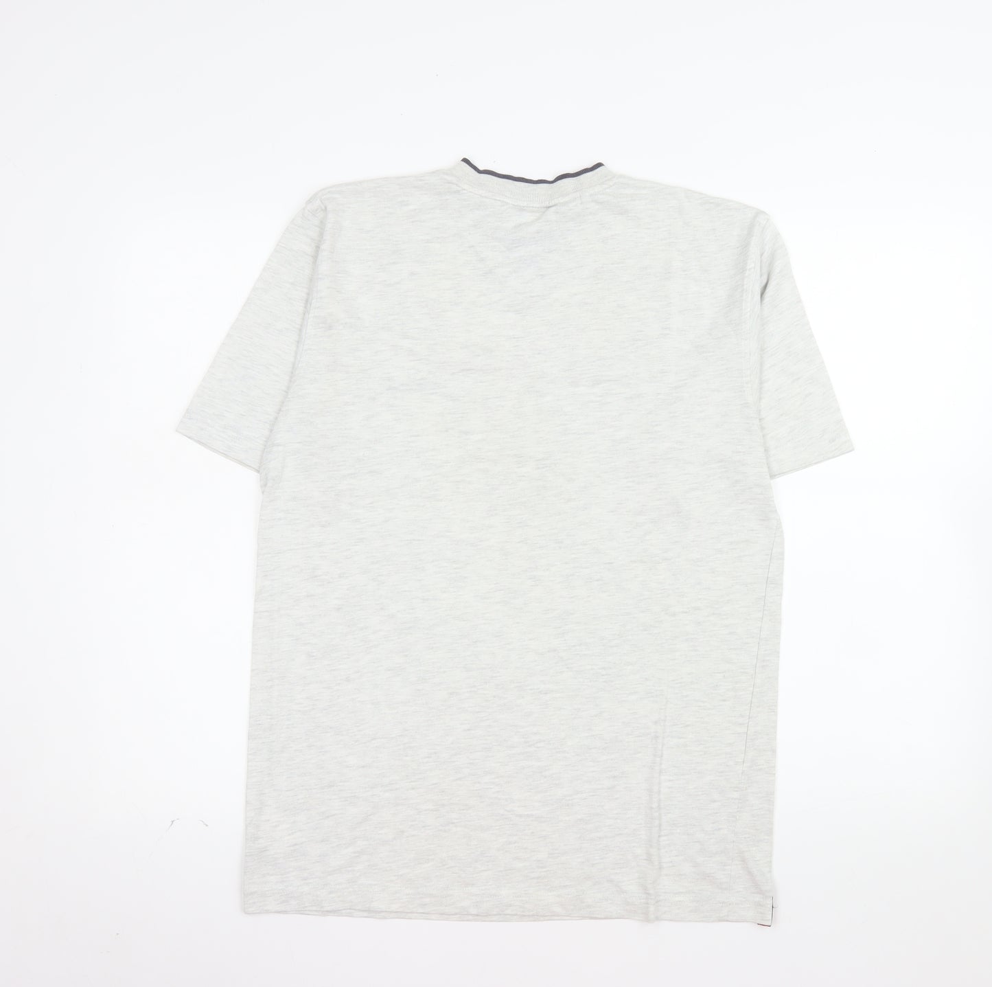 Umbro Men's Grey V-Neck Short Sleeve T-Shirt Size S Classic Fit