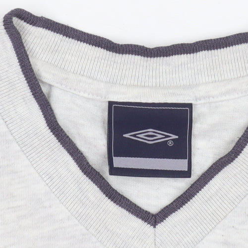 Umbro Men's Grey V-Neck Short Sleeve T-Shirt Size S Classic Fit