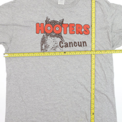 Gildan Men's Grey Hooters Cancun Graphic T-Shirt Size L