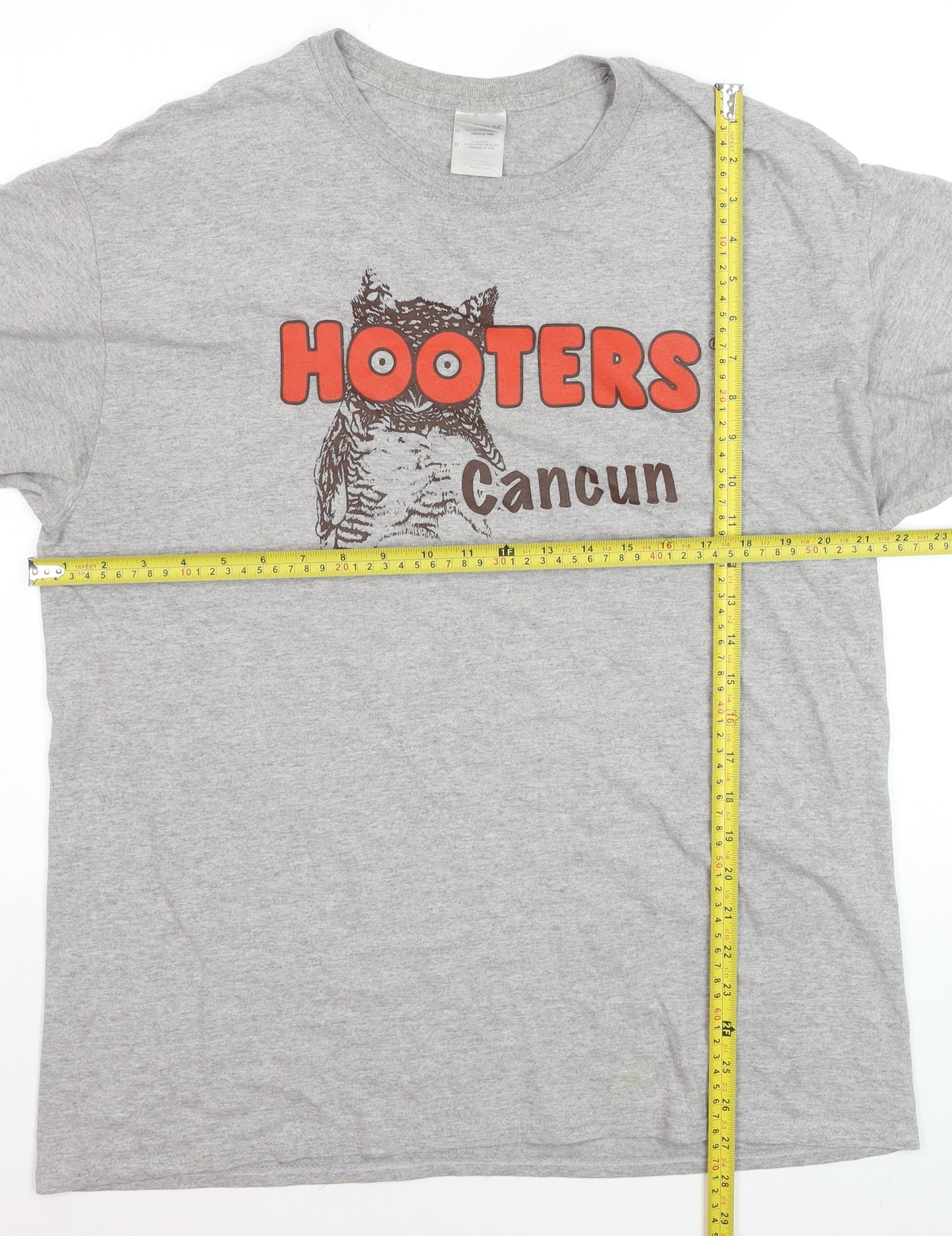 Gildan Men's Grey Hooters Cancun Graphic T-Shirt Size L