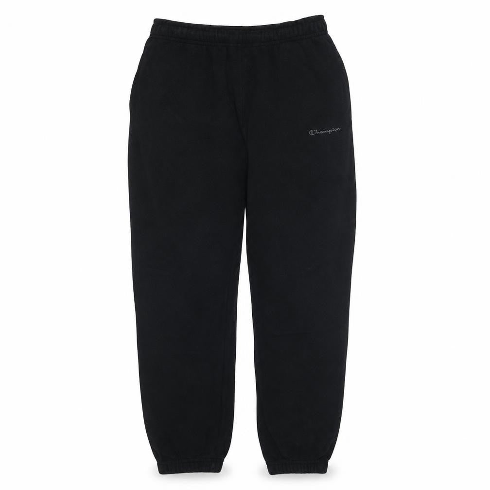 Front view of Champion men’s black fleece sweatpants l regular fit