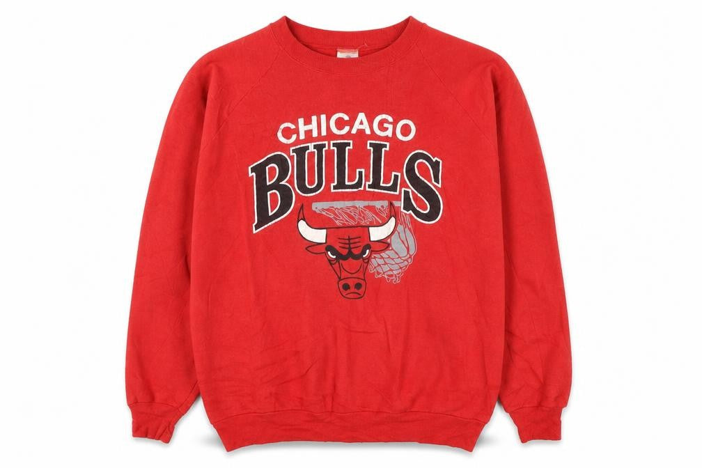 Front view of Fruit of the Loom Men's Red XL Chicago Bulls Pullover Sweatshirt