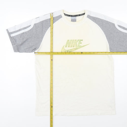 Nike Men's Grey and Cream Short Sleeve Crew Neck Graphic T-Shirt L