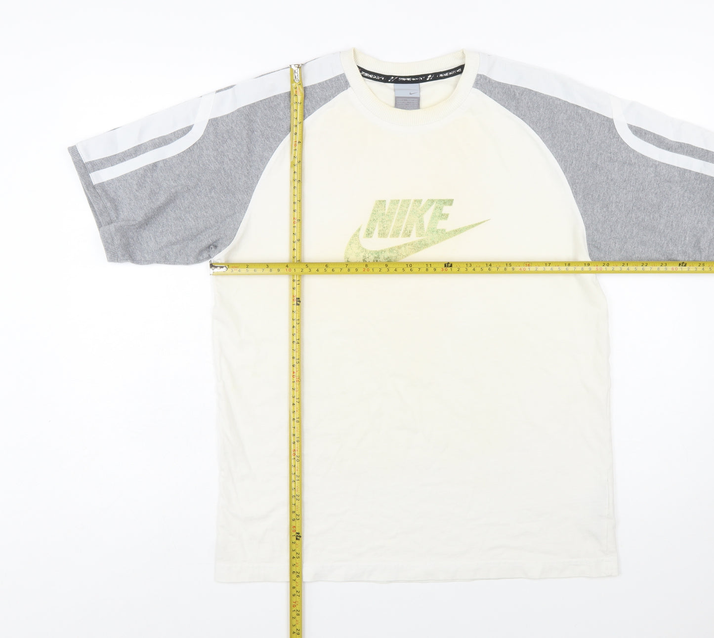 Nike Men's Grey and Cream Short Sleeve Crew Neck Graphic T-Shirt L