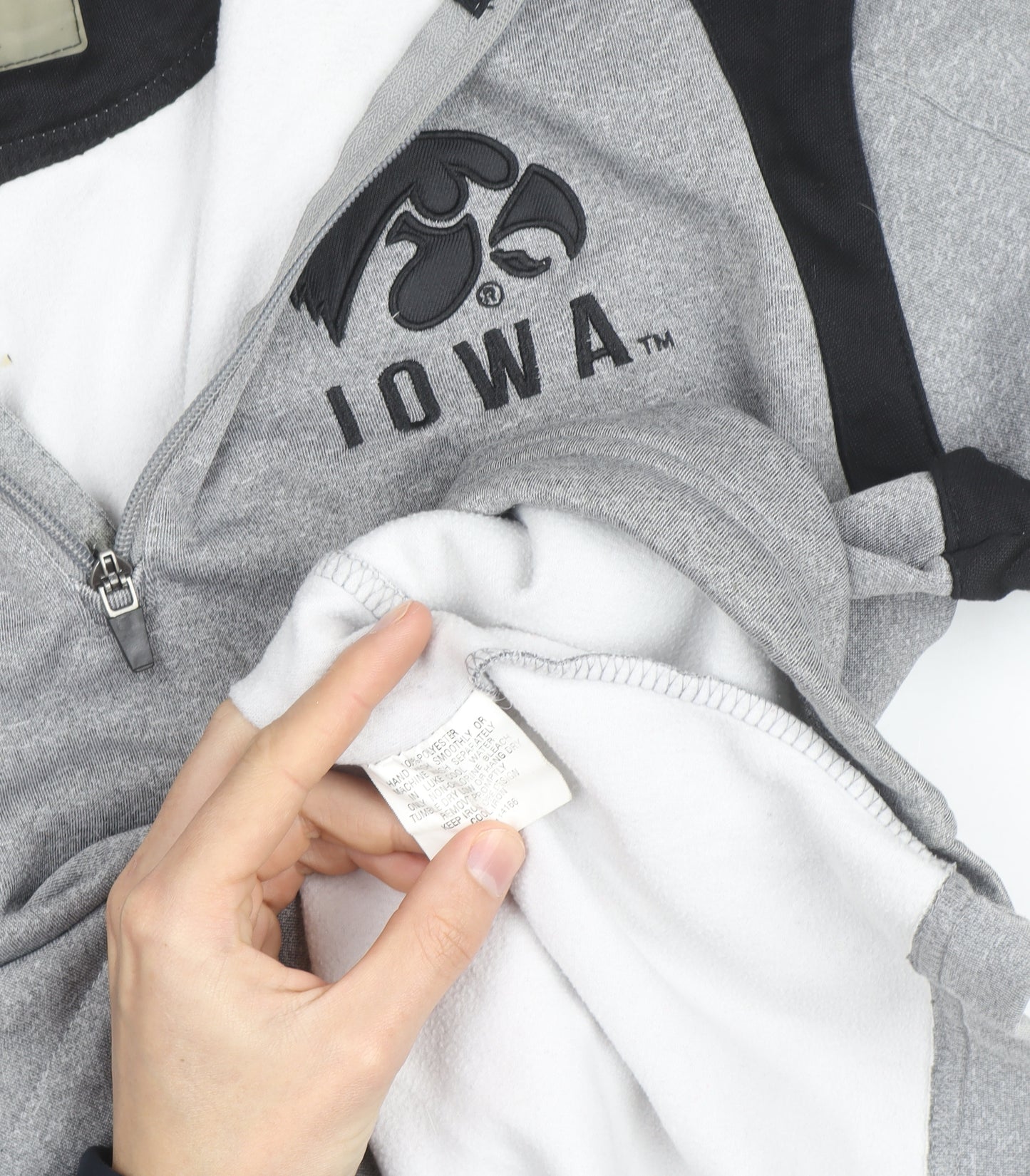 Colosseum Athletics Men's Grey 1/4 Zip Iowa Pullover Sweatshirt L