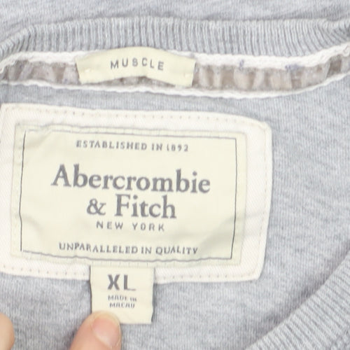 Abercrombie & Fitch Men's Grey XL Muscle Fit Graphic T-Shirt