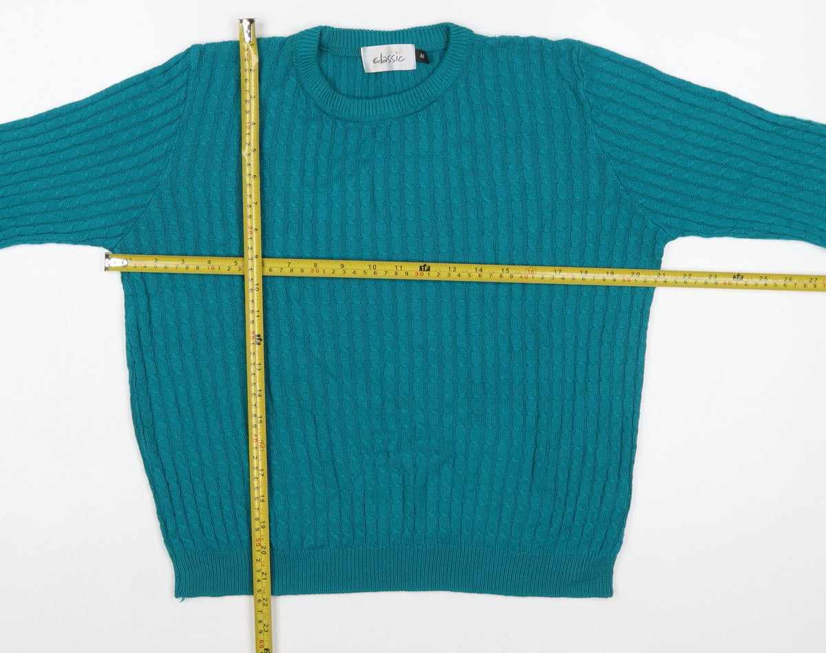 Close-up detail of Classic Women's Green Cable-Knit jumper M