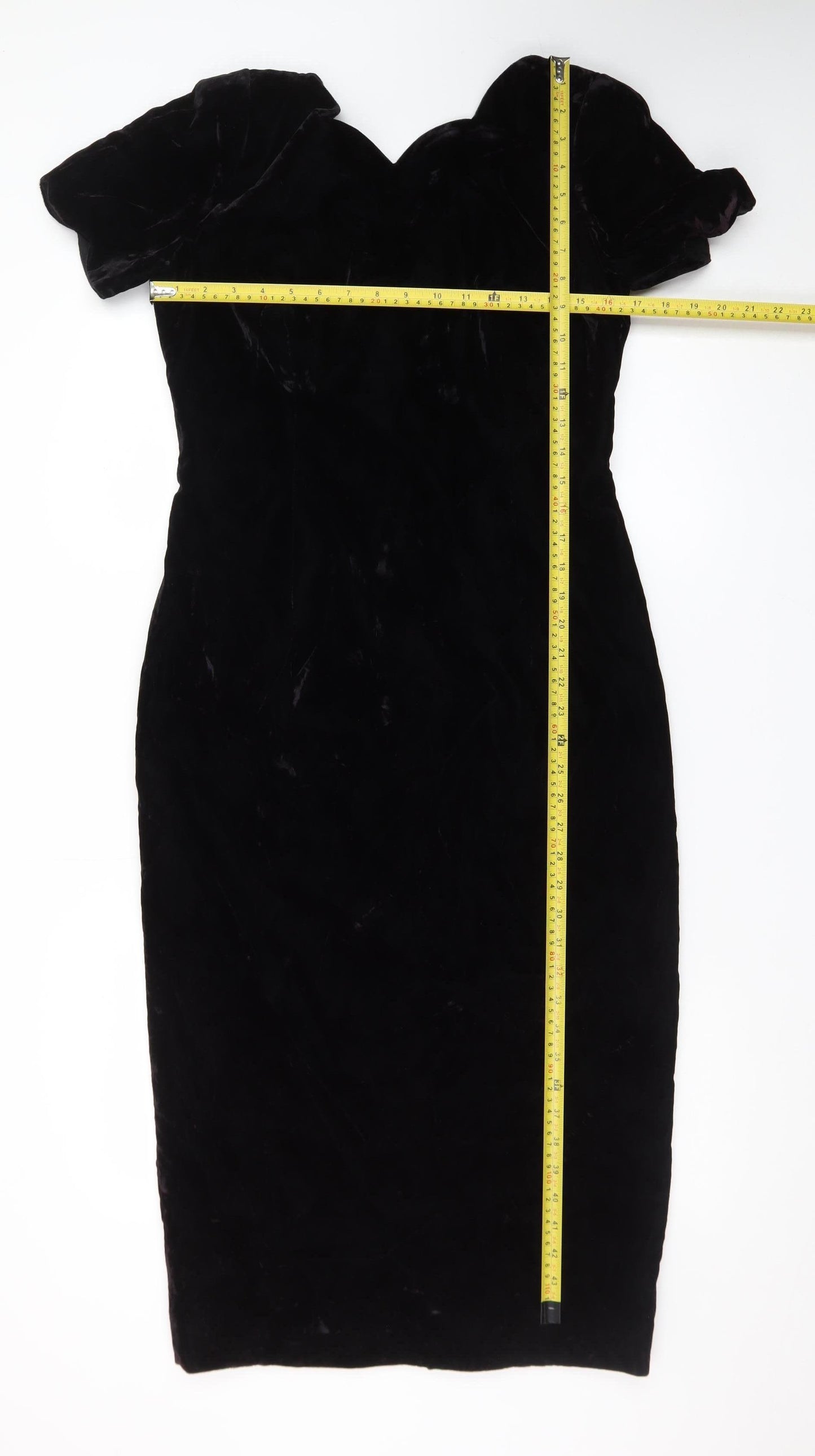 Santa Fe Women’s Black Velvet Bodycon Dress Size 10 Sweetheart Neck
