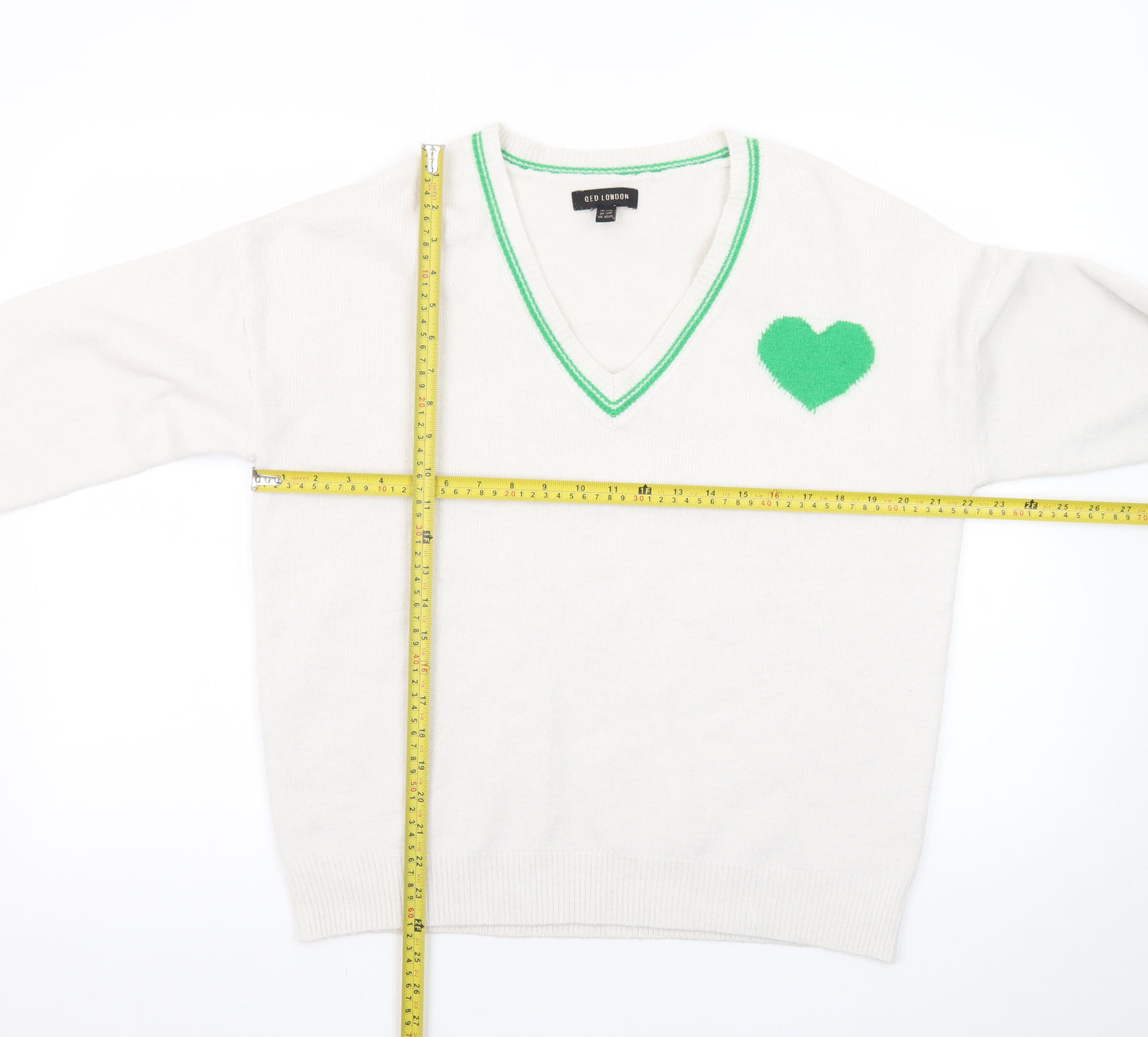 QED London Women's White V-Neck Heart Pullover Jumper Size S
