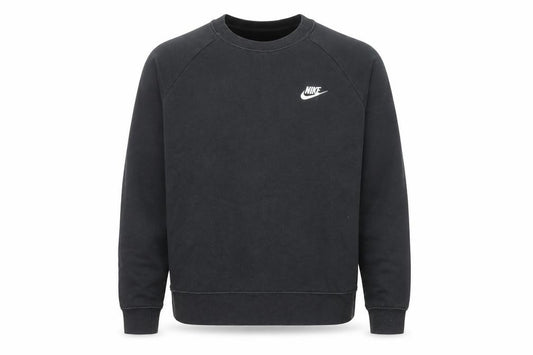 Front view of Nike Men's Black Fleece Pullover Sweatshirt M Regular Fit