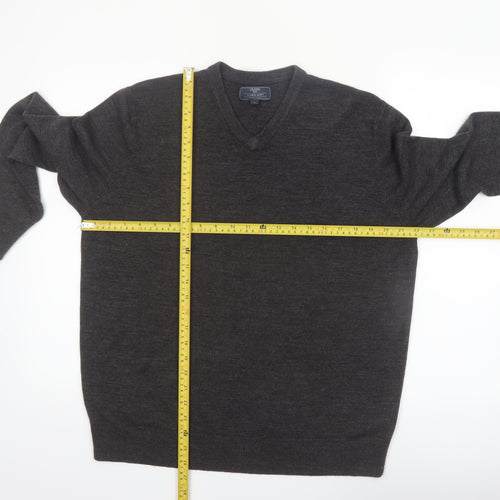 Atlantic Bay Men's Grey V-Neck Acrylic Jumper Size L