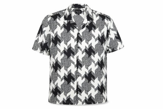 Front view of Malibu Beach Club Men's Black Geometric Short Sleeve Button-Up Shirt L