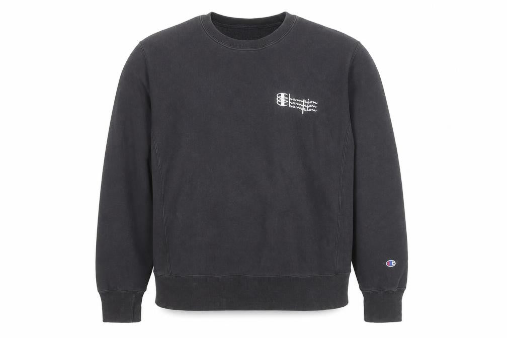 Front view of Champion Men's Black Medium Crew Neck Pullover Sweatshirt