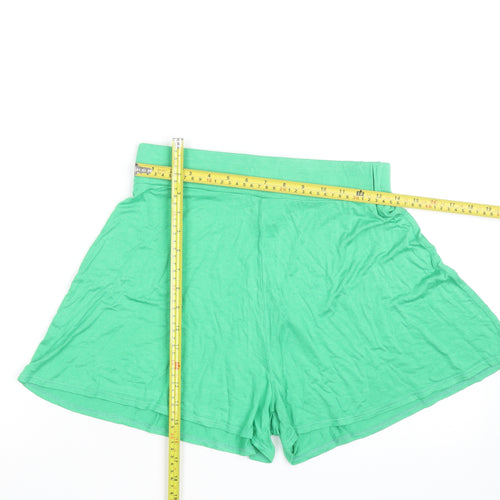 Boohoo Women Green Size 12 Biker Activewear Shorts