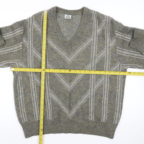 Strickschön Men’s Grey Wool Blend V-Neck Geometric Jumper XL