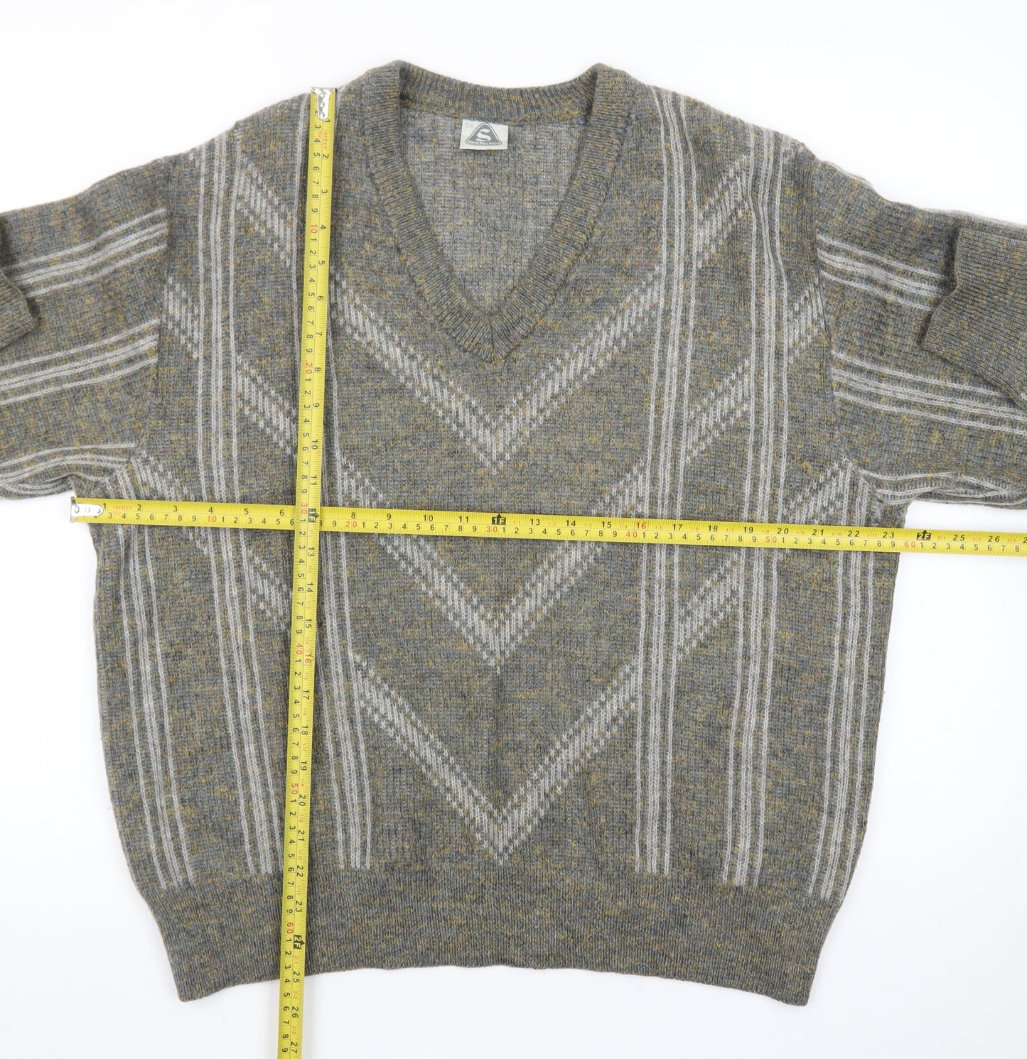 Strickschön Men’s Grey Wool Blend V-Neck Geometric Jumper XL