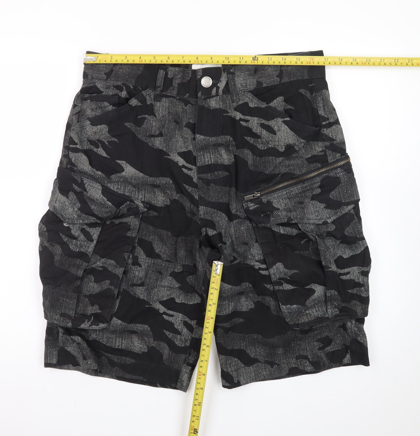 Firetrap Men's Black Camouflage Cargo Shorts Size M