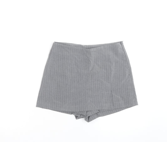 Love Tree Women's Grey Pinstripe Chino Shorts Size M