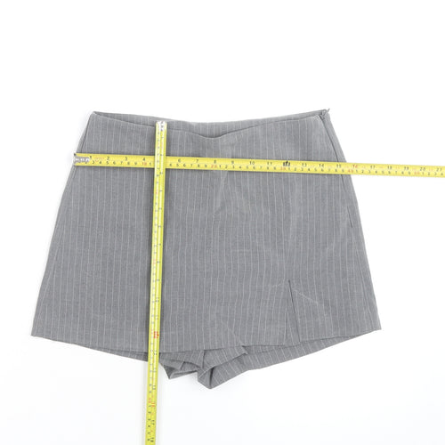 Love Tree Women's Grey Pinstripe Chino Shorts Size M