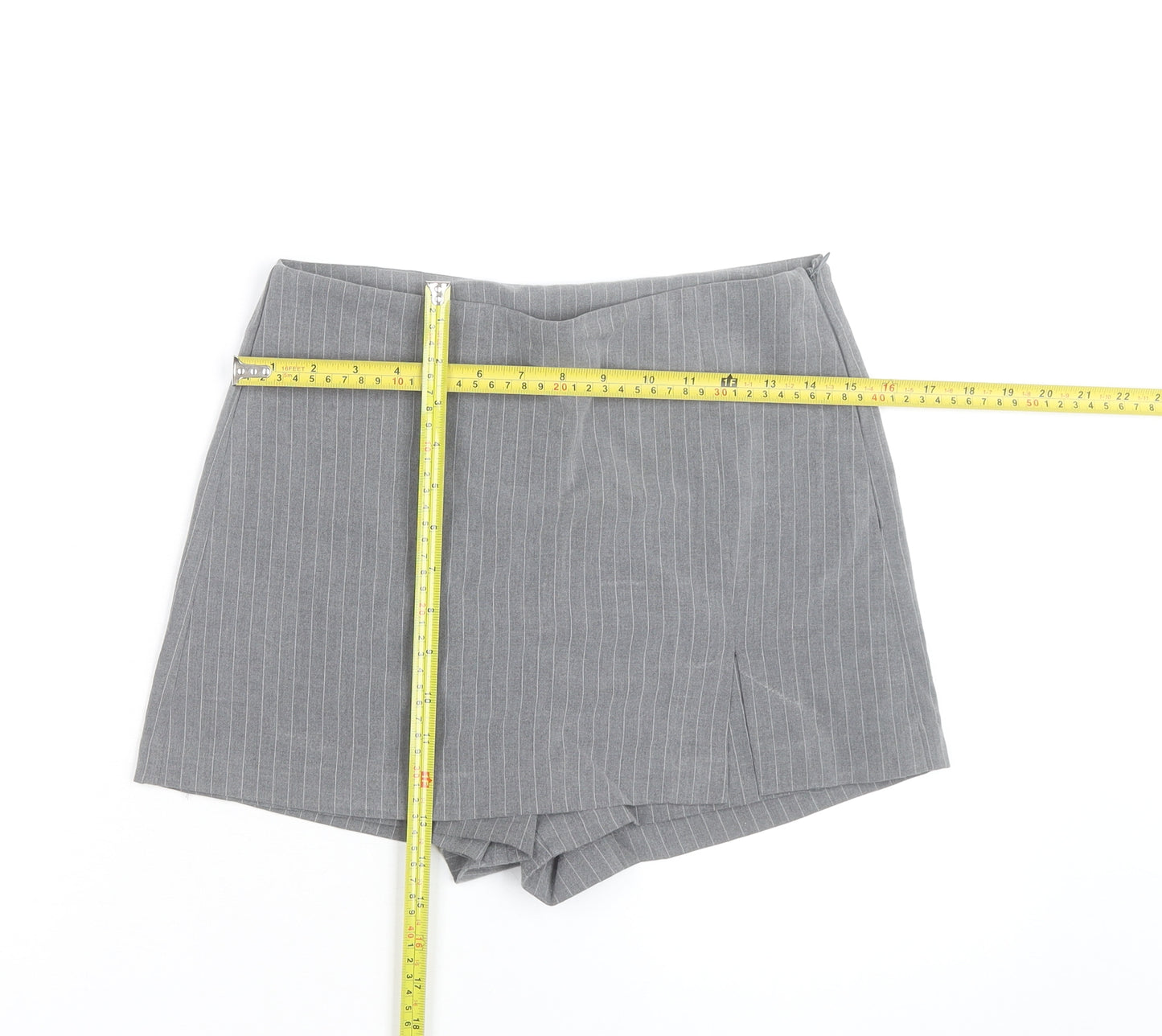 Love Tree Women's Grey Pinstripe Chino Shorts Size M