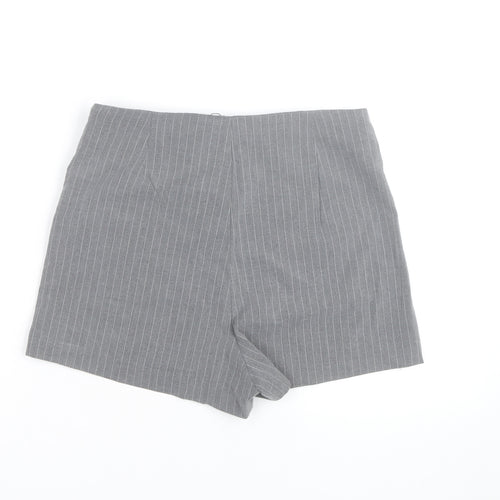 Love Tree Women's Grey Pinstripe Chino Shorts Size M