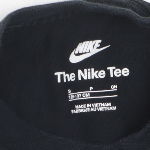 Nike Boys Black Graphic Logo T-Shirt 8-9 Years Short Sleeve Sports Tee