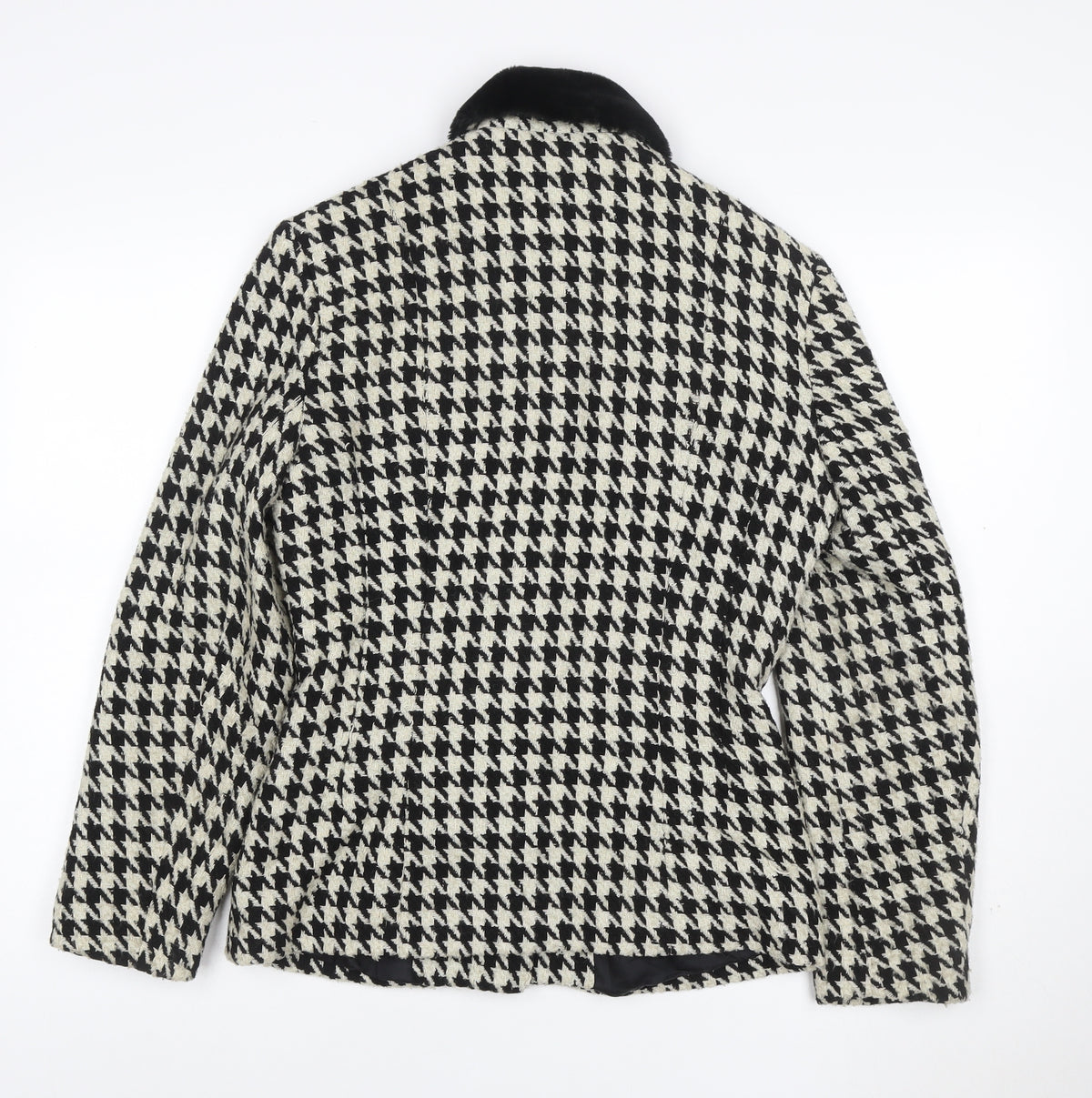 Close-up detail of Wallis Women's Black Ivory UK 10 Houndstooth Tweed Blazer Jacket