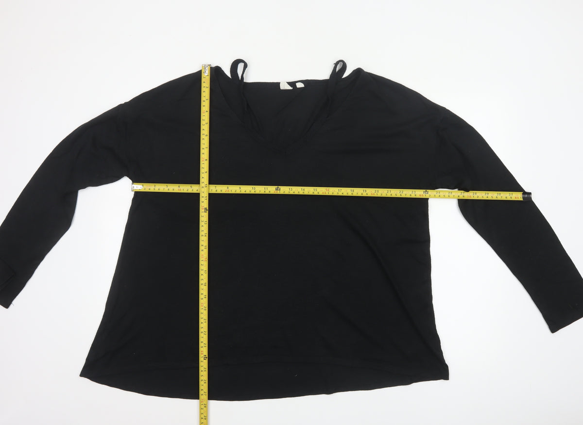 Close-up detail of GAP Women's Black, size M, V-Neck Long Sleeve jumper