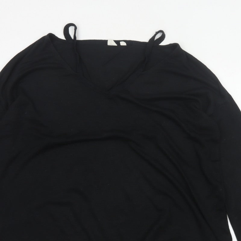 Additional view of GAP Women's Black, size M, V-Neck Long Sleeve jumper